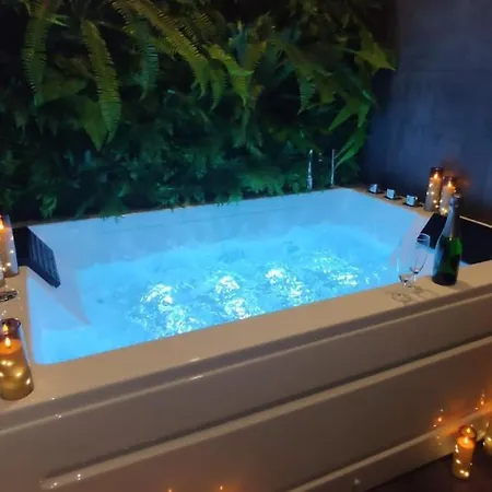 Semesterbostad L'echappee Du Soleil Couchant Balneo Sauna Massage