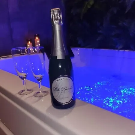 L'echappee Du Soleil Couchant Balneo Sauna Massage Semesterbostad