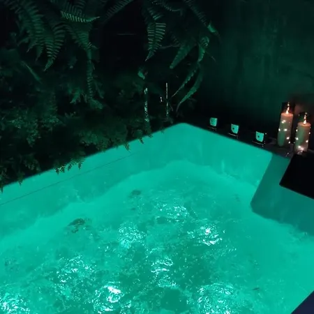 Semesterbostad L'echappee Du Soleil Couchant Balneo Sauna Massage Conches-en-Ouche